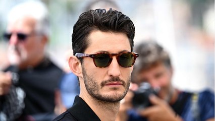 GALA VIDEO - PHOTO - Pierre Niney torse nu et musclé : sa compagne Natasha immortalise un moment très hot !