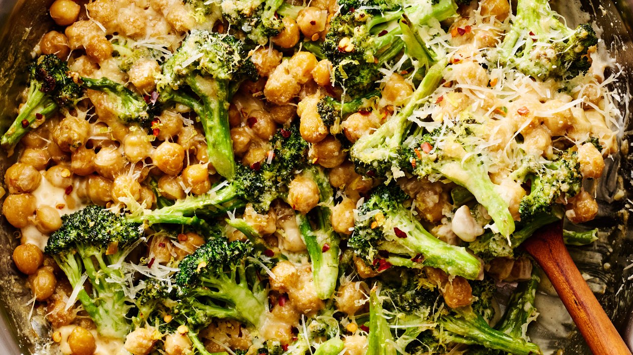 Dreading Boring Meal Prep? Try Our Creamy Chickpea Broccoli Alfredo Skillet
