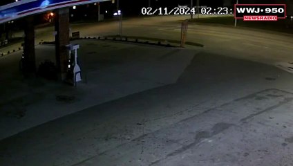 Pickup truck crashes into Port Huron police car