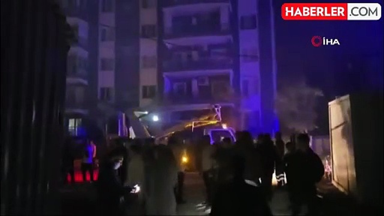 Depremzedeleri Korkutan Yangın: 3 Konteyner Alevlere Teslim Oldu