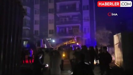 Depremzedeleri Korkutan Yangın: 3 Konteyner Alevlere Teslim Oldu