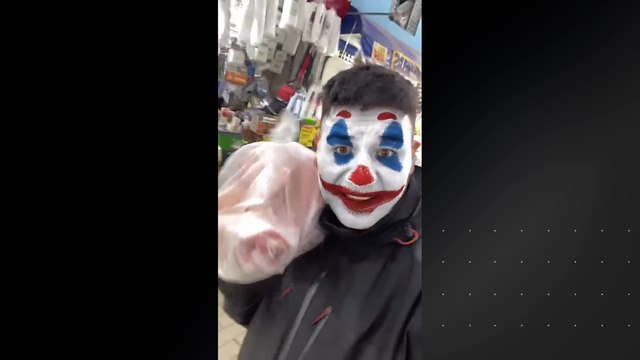 Torcedor do Corinthians com a cabeça de porco