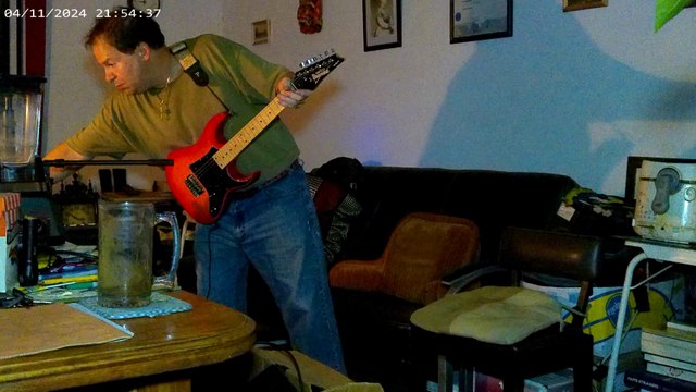 From PINK FLOYD to GRATEFUL DEAD :the electric guitar & tremolo piano; psychedelic and vintage amps