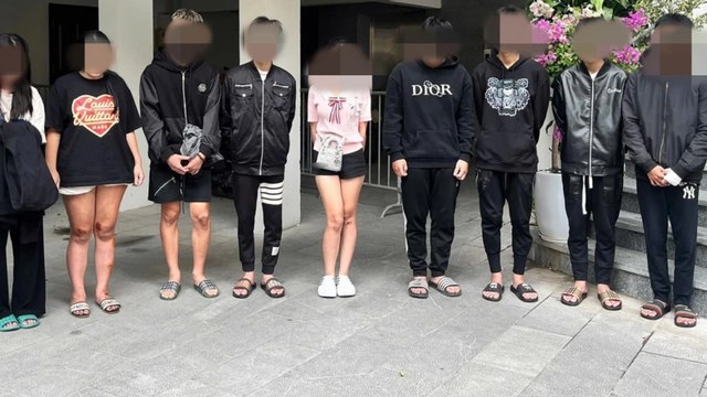 Khởi tố vụ án, tạm giữ hình sự 10 quái xế trong vụ đâm tử vong cô gái ở Hà Nội | VTC Now