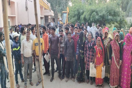 swm: अनुभव प्रमाण पत्र पर हस्ताक्षर के लिए भटकते रहे ठेके पर लगे सफाईकर्मी