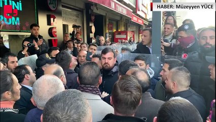 CHP’li meclis üyeleri belediye önünde toplandı: ‘AKP’liler içerde, CHP’liler dışarda’
