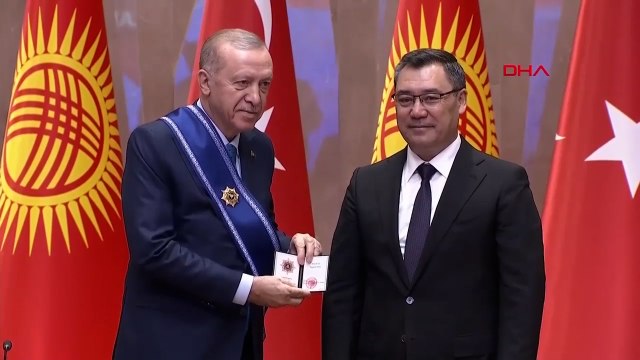 Cumhurbaşkanı Erdoğan’a, Kırgızistan Cumhurbaşkanı Caparov tarafından Manas Nişanı takdim edildi