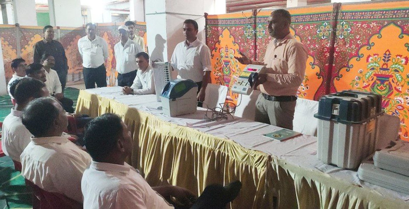 उपचुनाव के लिए मतदान दलों का प्रशिक्षण, देखें व...