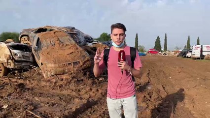 Así es el cementerio improvisado donde se apilan los vehículos en Catarroja