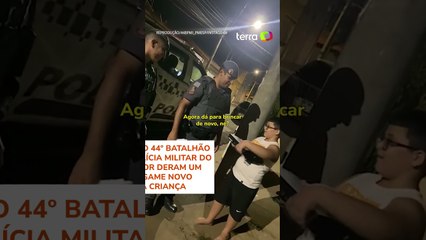 Policiais fazem vaquinha e dão videogame de presente para criança que foi furtada em SP #shorts