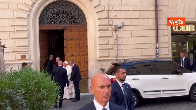 Visita a sorpresa di Papa Francesco a Emma Bonino, da poco dimessa dall'ospedale