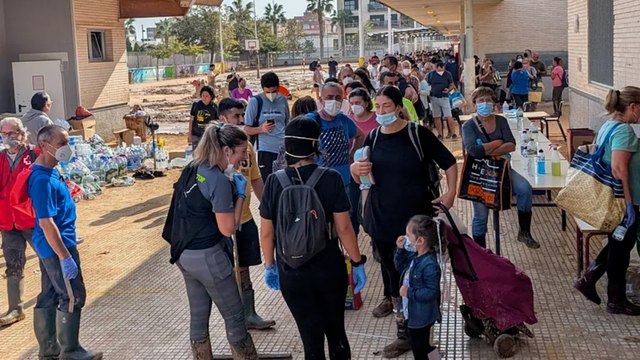 Colegios convertidos en cocinas solidarias y centros logísticos: Damos más de 4.000 comidas al día
