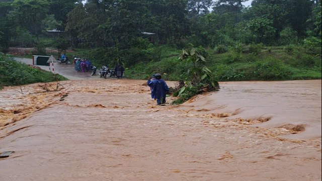 Quảng Bình: Mưa lớn chia cắt, cô lập một số địa phương miền núi