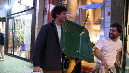 Tomás Páramo se desplaza a Massanassa para ayudar a las familias afectadas por la DANA