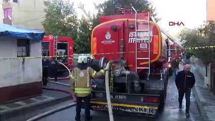 İstanbul-Ümraniye’de 4 katlı binanın çatısında yangın