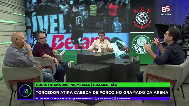 TORCEDOR ATIRA CABEÇA DE PORCO NO GRAMADO DA ARENA | G4