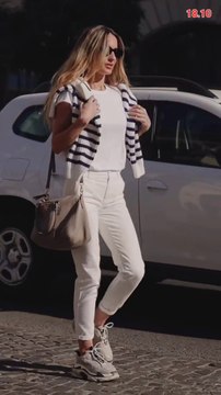 Flavia Mihasan - 18-21.10.2022 \Dimineața, în oraș: ședință foto-video, Neculai Stanciu. Giveaway. În parc, cu puradeii. \ Seara, la eveniment (Luvv Romania). \ În living: cadouri, jucării pentru boraci, reclamă Unicornul Vesel.