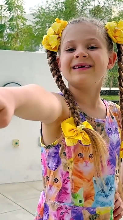 Diana buys a Robot Home Assistant_HD