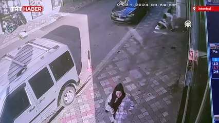 Evine giren hırsızı üzerine atlayıp yakaladı