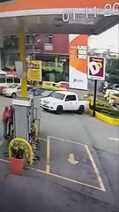 Video: Cámara registró el momento en que mujer fue atropellada por un bus
