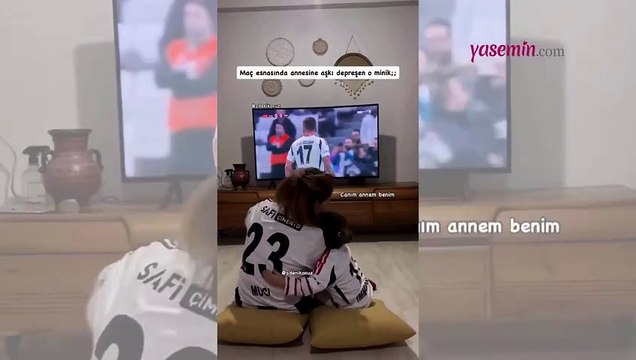 Minik kızın annesine sevgisi içleri ısıttı! Maç keyfi böyle yapılır