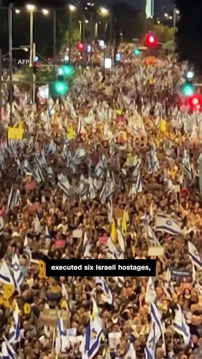 Israeli police have arrested a top aide to Prime Minister Benjamin Netanyahu over allegedly leaking classified information to foreign media.