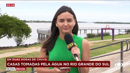 Casas são tomadas por água durante enchente no RS