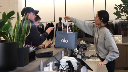 Will Retailers Bring in Fewer Goods This Holiday Season?