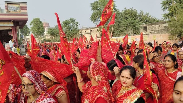 देवी मां की 61 मीटर लम्बी चुनरी यात्रा में झलकी श्रद्धा, बैण्ड बाजे के साथ निकाली शोभायात्रा में सजीव झांकियों ने मोहा