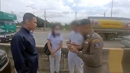 (คลิป) เปิดวินาที "ทนายตั้ม-เมีย" โดนรวบกลางถนน ตำรวจขวางรถหรูก่อนรวบ