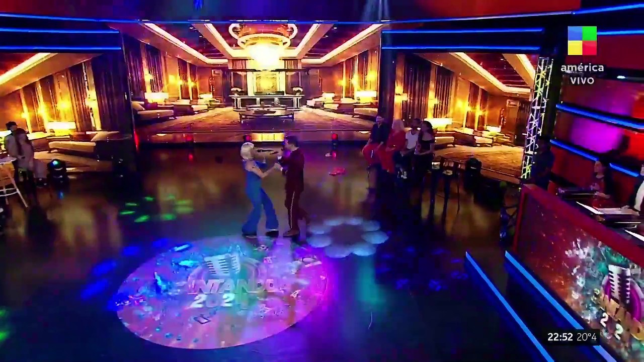  JOSEFINA POUSO y Facu Magrané A PURA PUESTA con "Hay que venir al sur" de RAFFAELLA CARRÁ