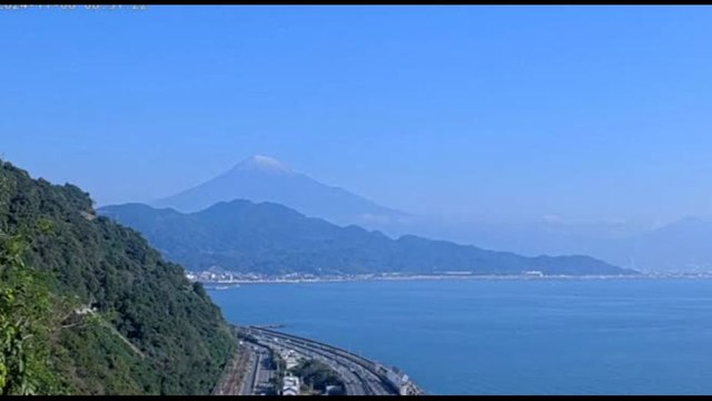 Finalmente la neve sul Monte Fuji che domina Tokyo