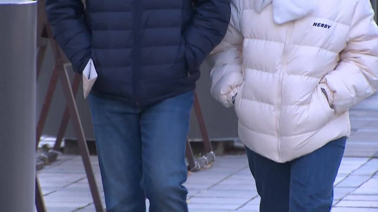 [날씨] 올가을 가장 추운 아침, 서울 첫서리...낮에도 쌀쌀해 / YTN