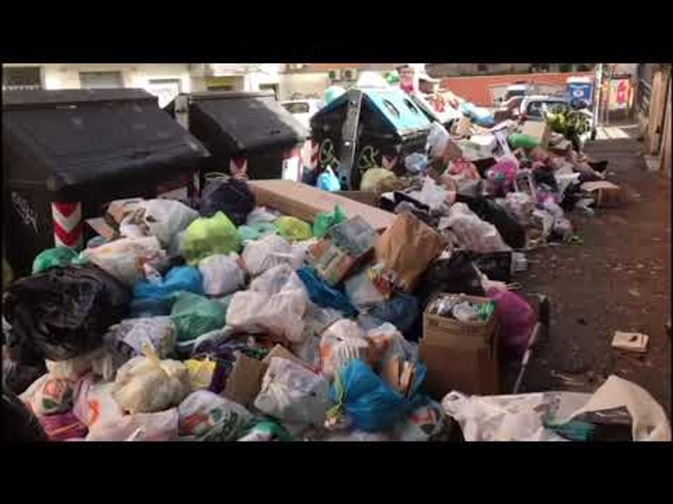 Roma, rifiuti ammucchiati e sporco ovunque - IL SERVIZIO