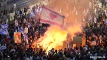 Fiamme e slogan a Tel Aviv dopo siluramento del ministro della Difesa