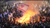 Fiamme e slogan a Tel Aviv dopo siluramento del ministro della Difesa