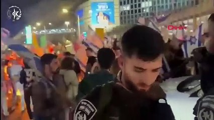 İsrail’de Savunma Bakanı'nın görevden alınması protestolara yol açtı
