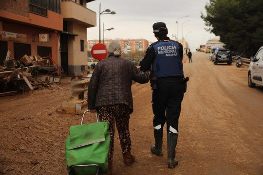 Efectivos de Madrid siguen trabajando en Valencia