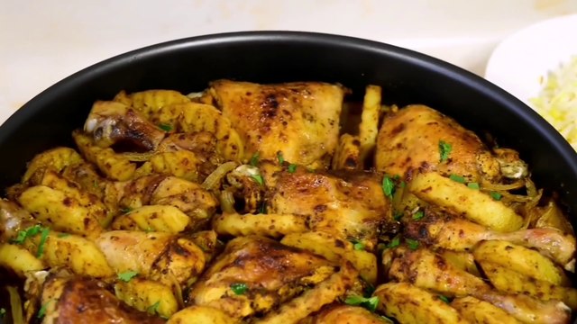 صنية البطاطا والدجاج بطريقه فخمه من وجبات الغداء السهله والسريعه Potato tray with chicken