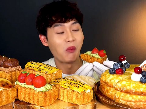 Sweet fruit dessert! #strawberry#blueberry #dessert#thousand layers #eating show