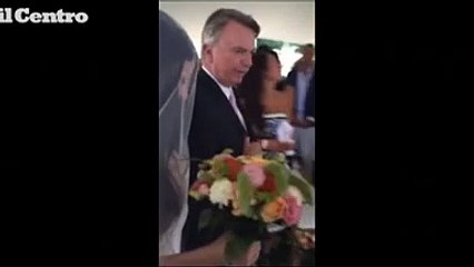 La star di Jurassik Park accompagna la sposa all'altare