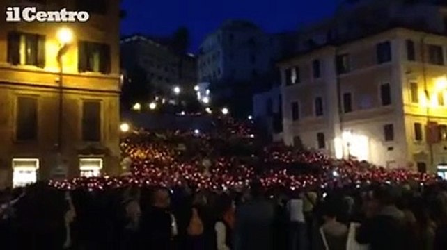 Scuola, flash mob degli insegnanti in piazza di Spagna a Roma