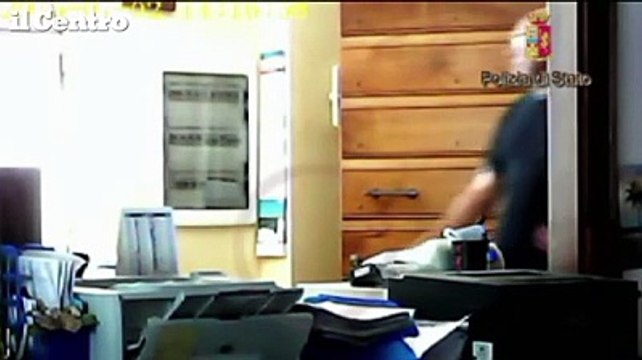 L'Aquila, dipendente ruba i soldi dalla cassa