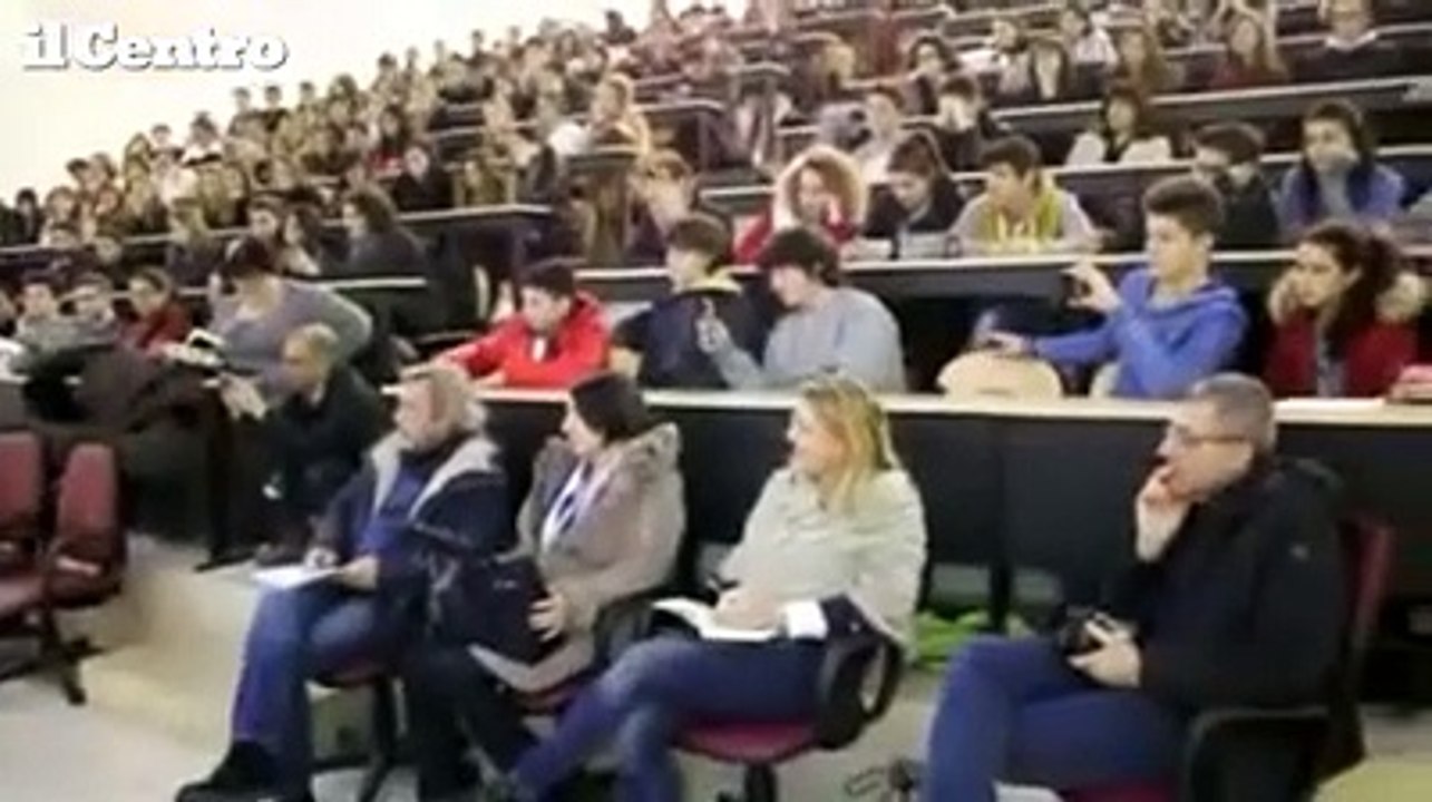 L'Aquila, Vecchioni in cattedra al liceo Cotugno