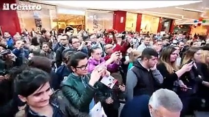 Dj Francesco a Pescara, "selfie al contrario" e canzone del Capitano