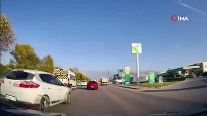 Makas atan sürücü, kazayı kıl payı atlattı