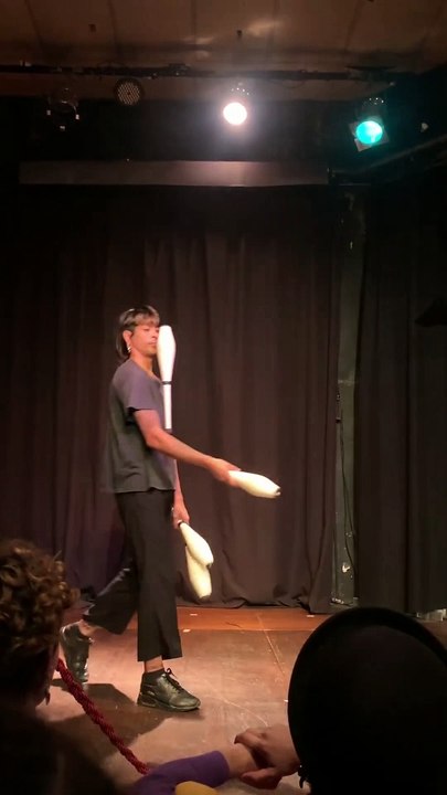 Juggling performer puts on an impressive show for the audience!