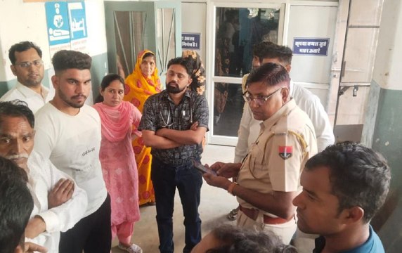 ममता शर्मशार: मकान की पहली मंजिल के टीनशेड पर रोता मिला नवजात, अब पुलिस कर रही मां की तलाश