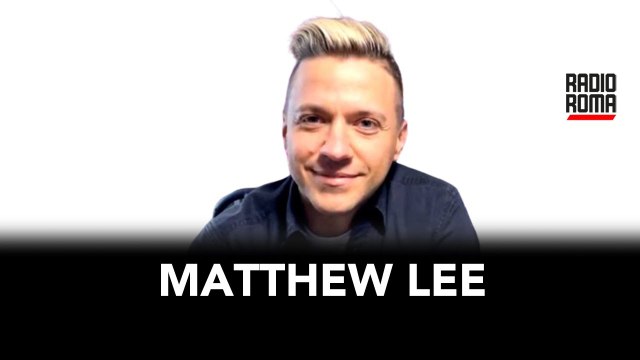 Matthew Lee ospite ad A Casa di Amici . Il mio singolo a Natale? Ecco perché...
