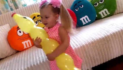 Diana Pretend Play with Baby Baloons